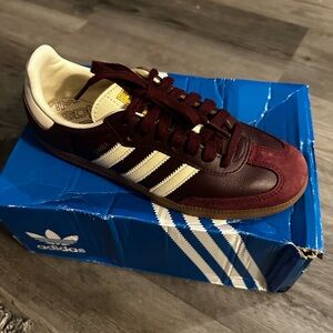 Barely worn Maroon Adidas Samba size 6